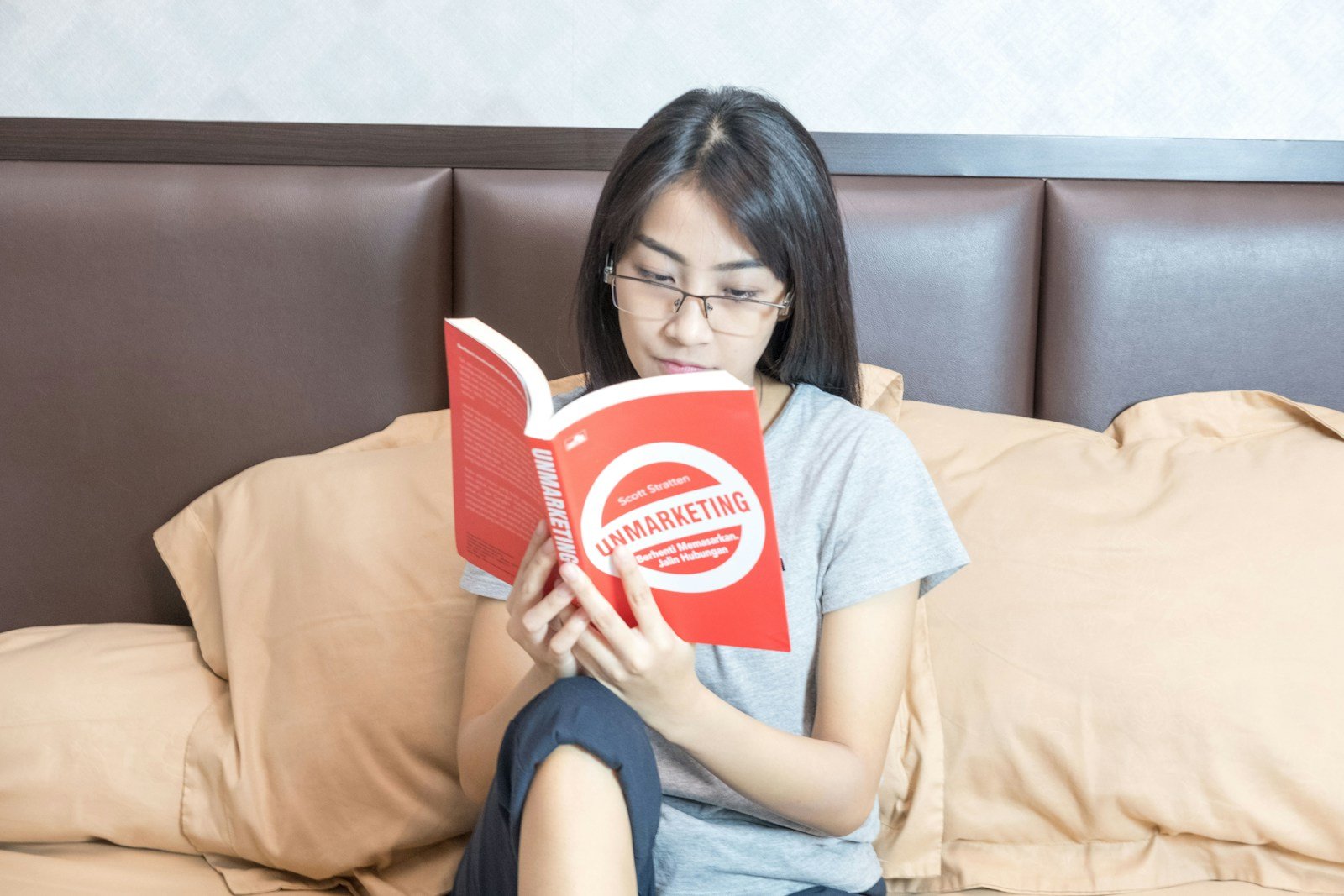 woman in gray crew neck t-shirt holding red and white box