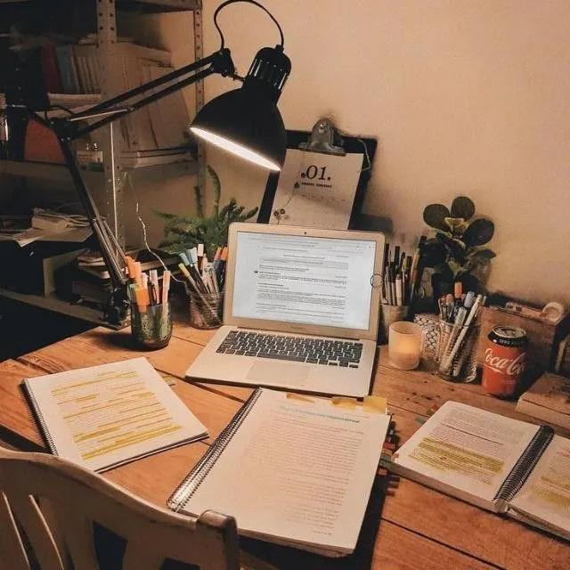 Mengubah Buku Ajar dari Sekadar Kumpulan Soal Menjadi Mesin Pembelajaran Holistik (Ilustrasi)