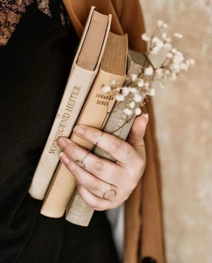 Isi Cover Belakang Buku yang Ideal Berdasarkan Genre (Novel, Nonfiksi, & Buku Anak) (Ilustrasi)