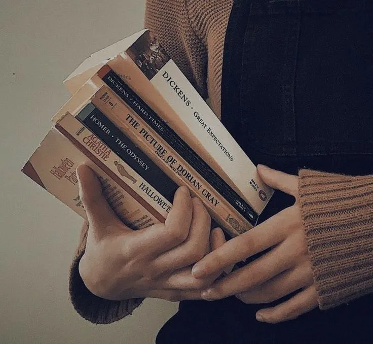 Cover Belakang Buku sebagai Alat Branding Penulis: Apa yang Harus Ditampilkan? (Ilustrasi)