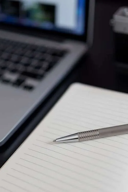 Cara Menyesuaikan Genre Cerita dengan Target Pasar: Panduan Komprehensif untuk Penulis (Ilustrasi)