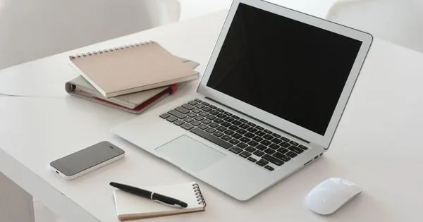 Bisnis Copywriting vs Menulis Novel: Mana yang Lebih Cepat Menghasilkan Uang? (Ilustrasi)