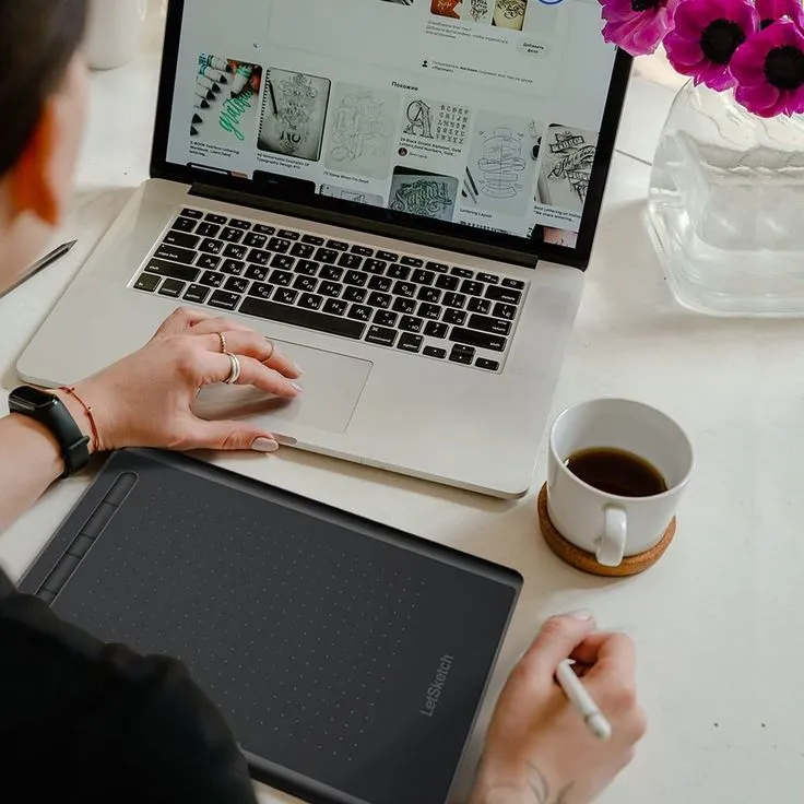 Scrivener vs Microsoft Word: Kenapa Penulis Profesional Rela Bayar Mahal? (Ilustrasi)