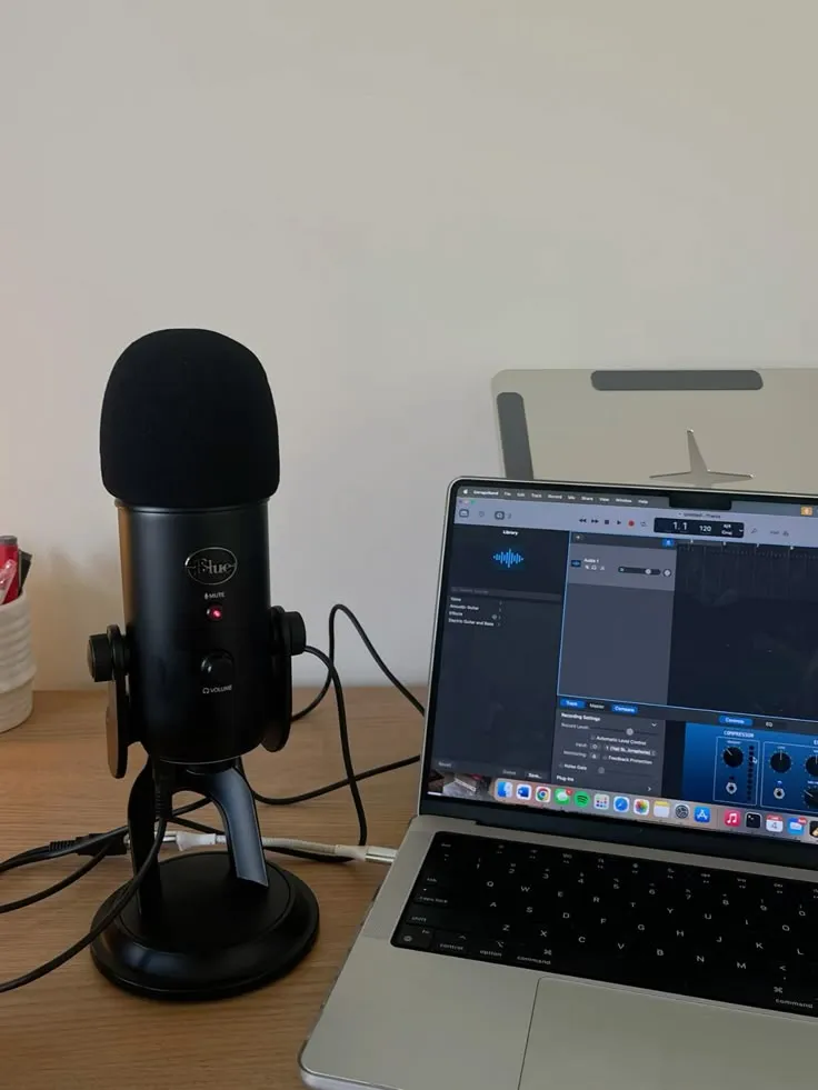 Dari Naskah yang Terlupakan ke Pendapatan Pasif: Panduan Strategis Mengubah Novel Gagal Jadi Podcast Berbayar (Ilustrasi)