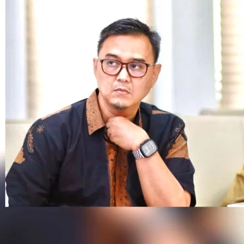 Tona Aurora Lubis